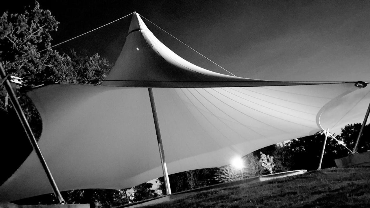 Camping Aquarev Hotel Loudeac Bagian luar foto