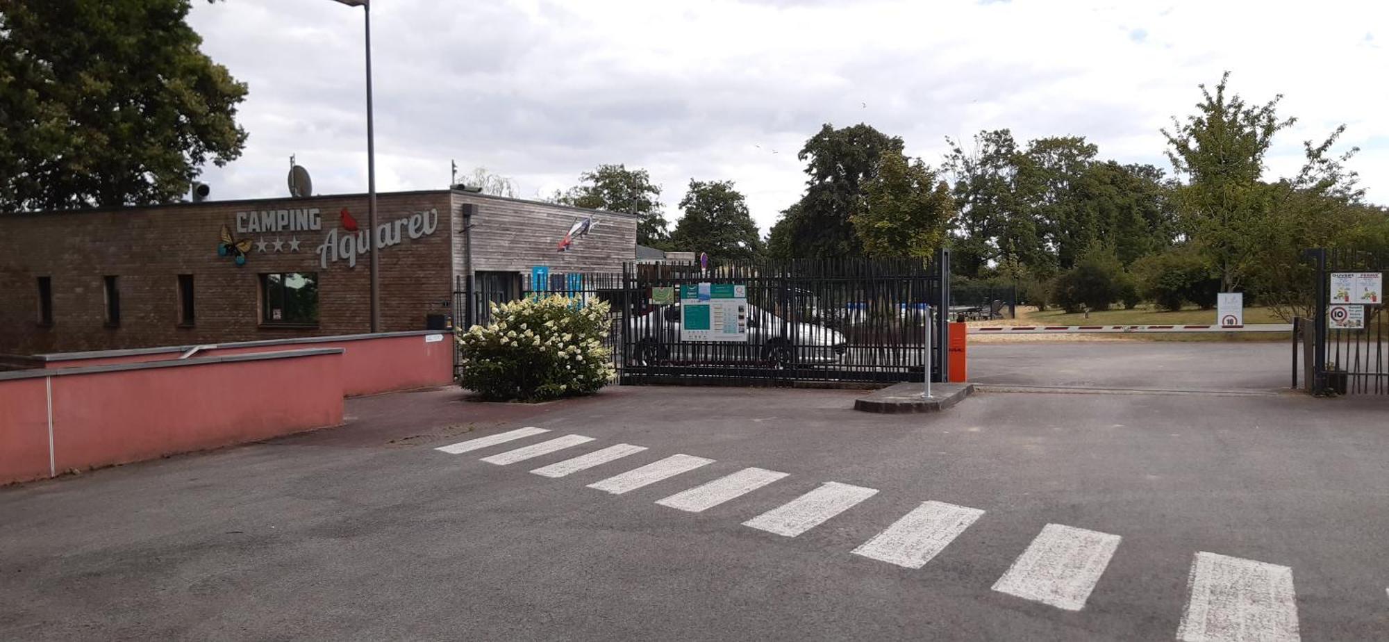 Camping Aquarev Hotel Loudeac Bagian luar foto